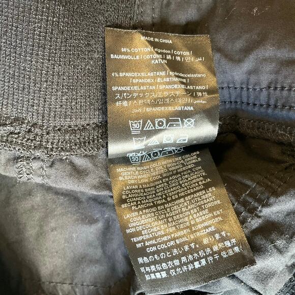 GUESS Women Capri Pants size M US Black Mid Rise Stretch - Picture 10 of 12